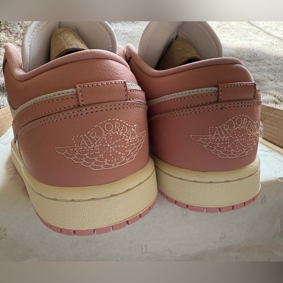 Nike Women Air Jordan 1 Lows NWT - Picture 6 of 11